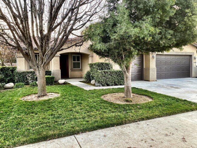 Building Photo - 6245 W Whitley Ave