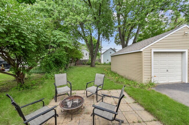 Building Photo - 536 S Main St