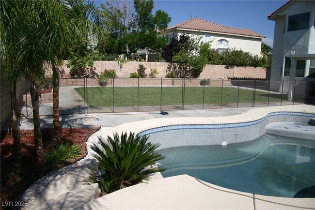 Building Photo - 8045 Mosaic Harbor Ave
