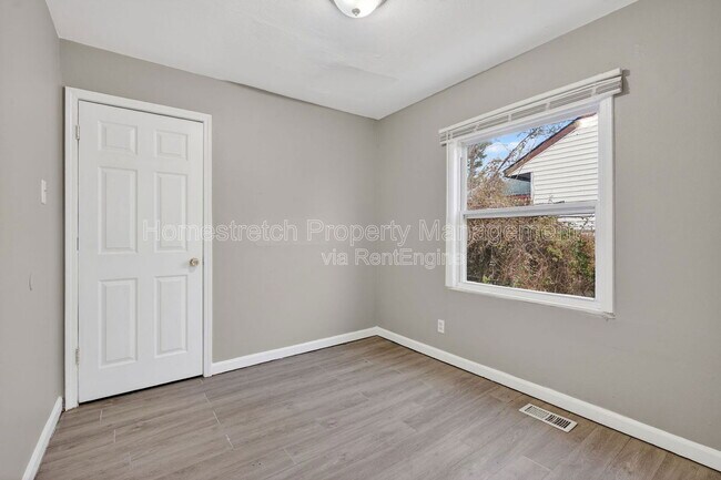 Building Photo - 129 Cameron Rd