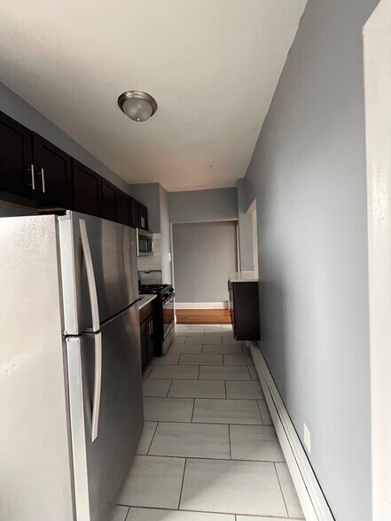 Building Photo - 149 Zabriskie St