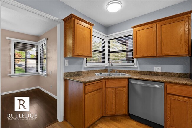 Building Photo - $500 OFF !!!   MOVE - IN SPECIAL!!!  2 Bed / 1 Bath Home with Large Deck