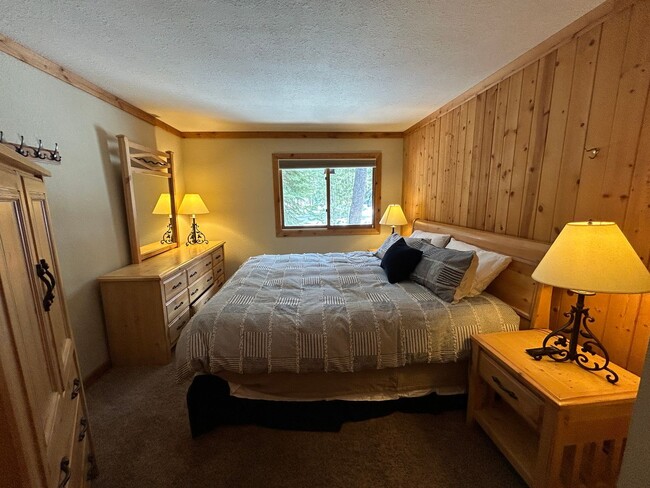 Building Photo - The Aspens 3-Bedroom Condo