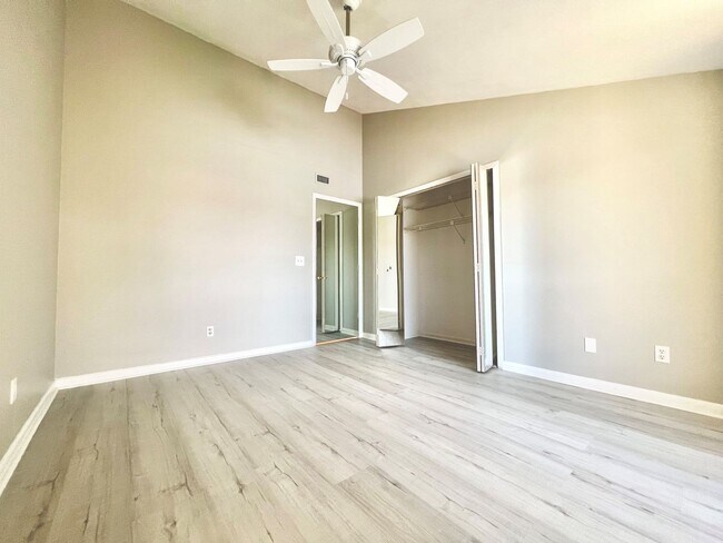 Building Photo - 8805 Lateen Ln