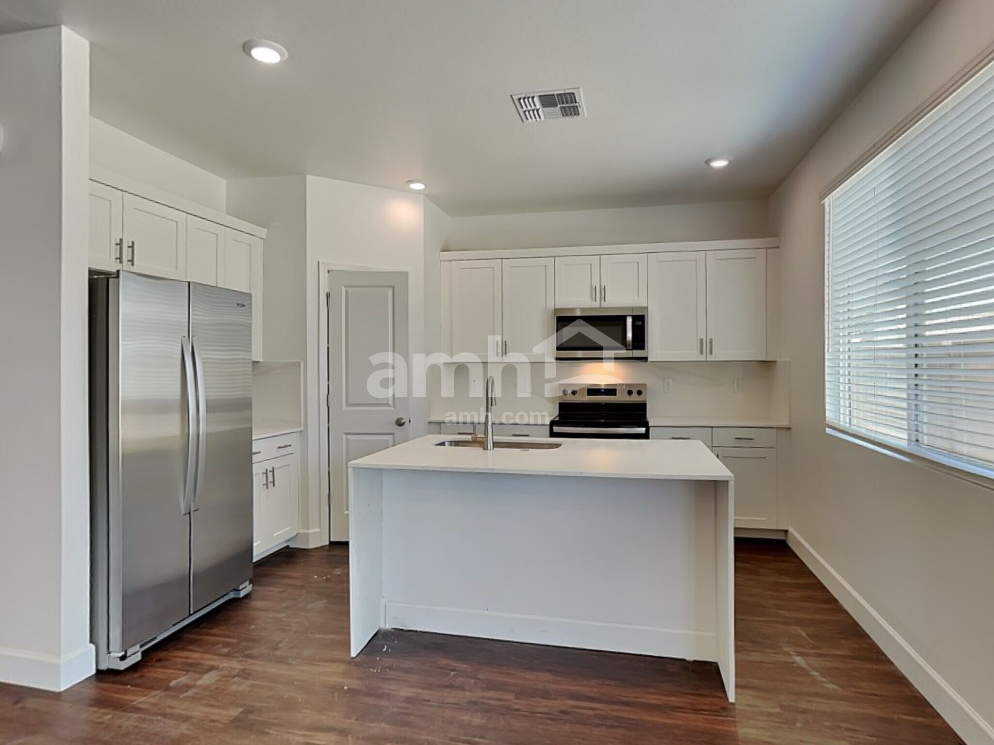 Building Photo - 17134 W Lawrence Ln