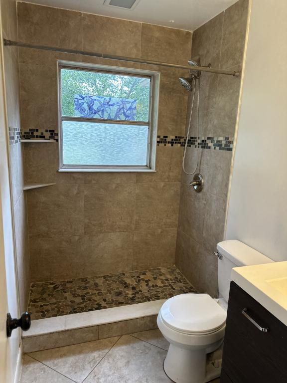 Building Photo - 1315 NE 53rd St