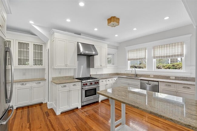 Building Photo - 3003 W Harbor View Ave