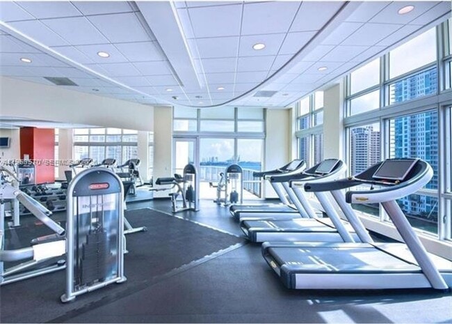 Building Photo - 300 S Biscayne Blvd