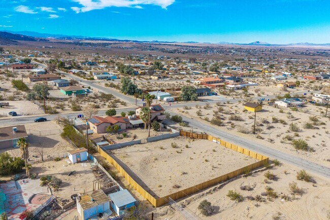 Building Photo - 7565 Sherman Hoyt Ave