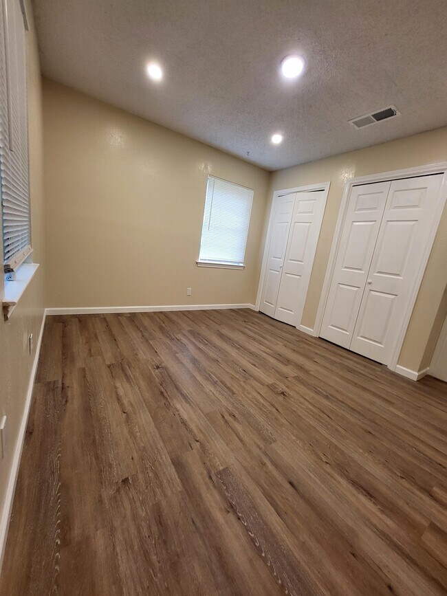 Building Photo - 208 Margarita Dr