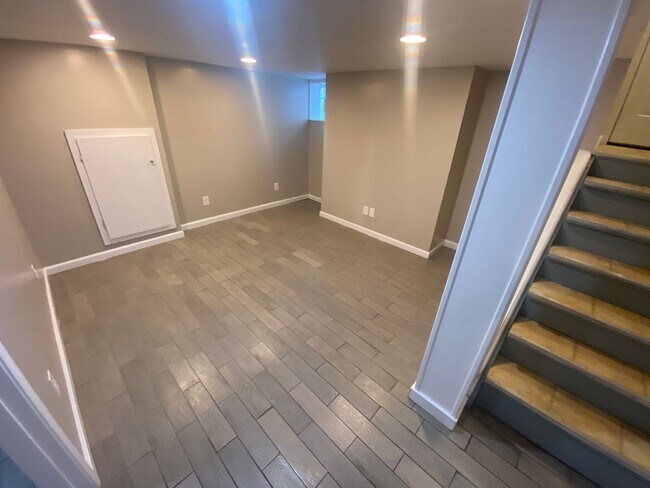 Building Photo - 4 Bedroom- Grandview