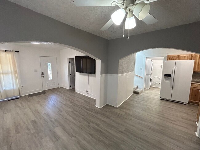 Building Photo - Quaint 3 Bedroom, 1 Bath Home in NW McMinnville