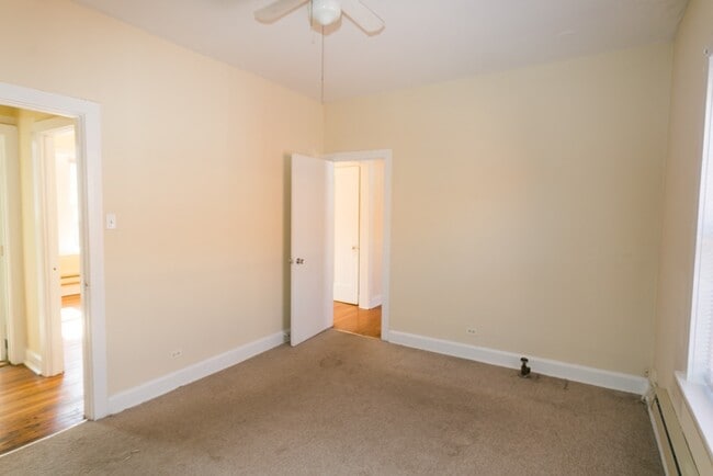 Building Photo - 4426 N Wolcott Ave