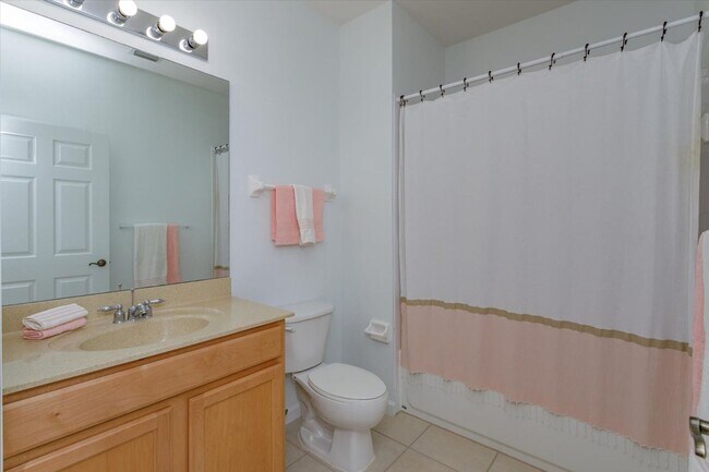 Building Photo - Baldwin Park 2/2 Condo, *Ground Floor* Attached Garage with Enders Park Views! Available June 2026