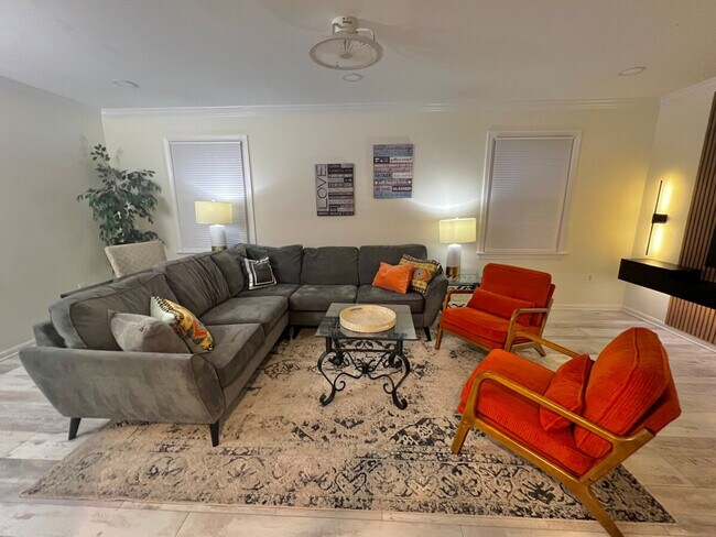 Building Photo - 321 Senate Ct