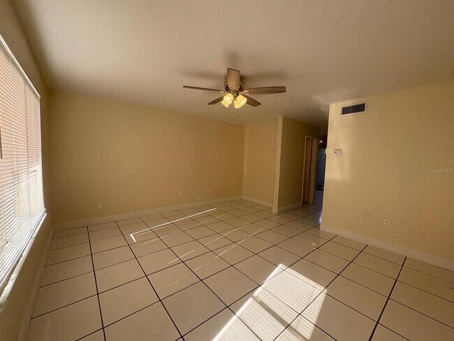 Building Photo - 4033 Henley Rd