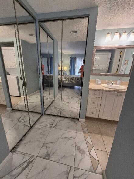 Building Photo - 19505 Quesada Ave