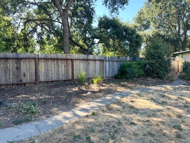 Building Photo - Beautiful Four Bedroom Home in Elk Grove