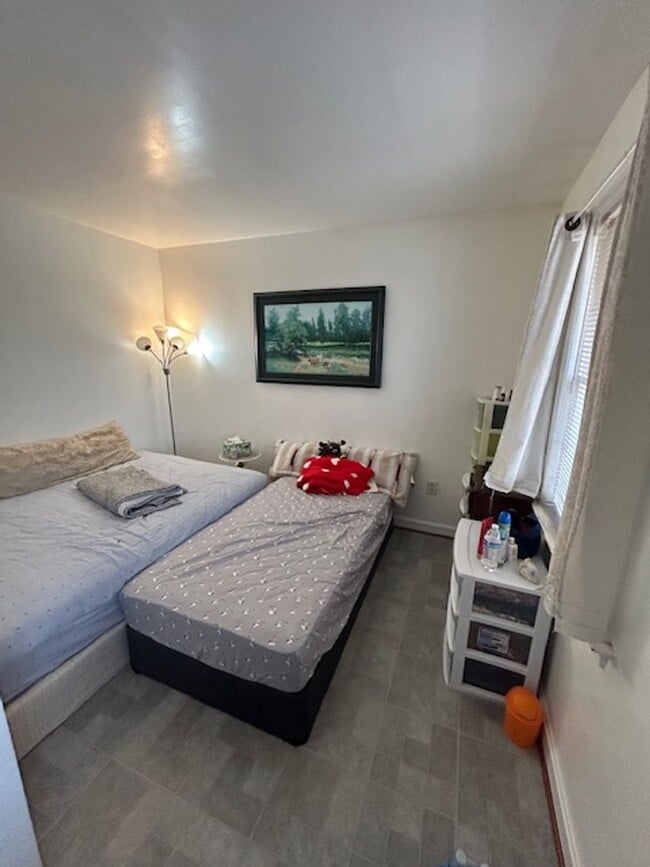 Building Photo - 3 Bedroom 1.5 Bathroom Available in Lancaster