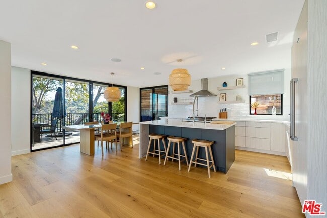 Building Photo - 3632 Beverly Ridge Dr