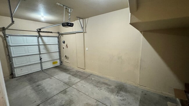 Building Photo - Welcome Home 2 master bedrooms