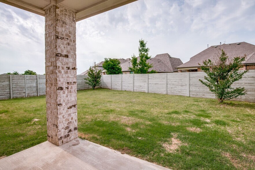 Building Photo - 1117 9th St