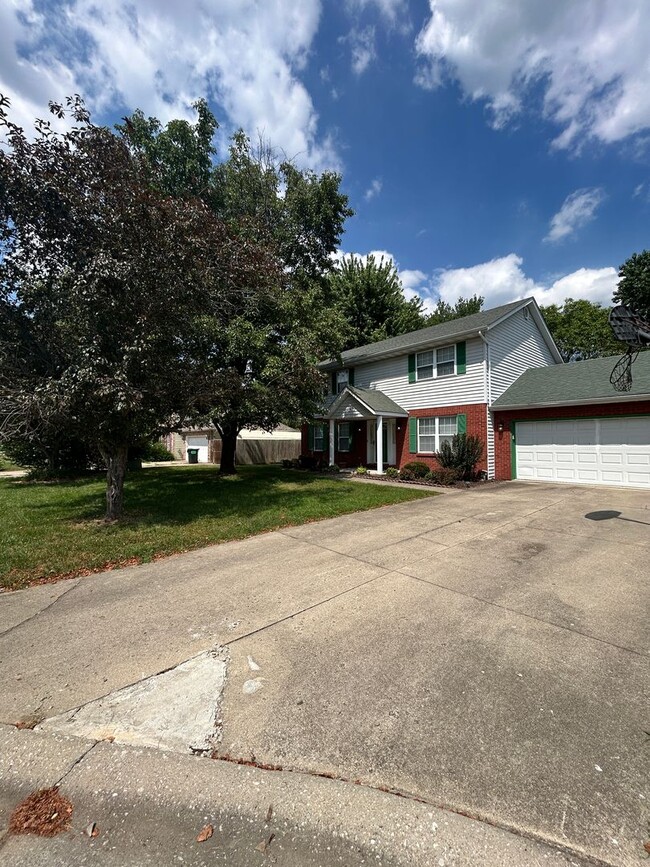 Building Photo - 2324 Greenfield Dr