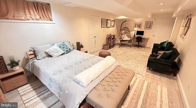 Building Photo - 9915 S Glen Rd