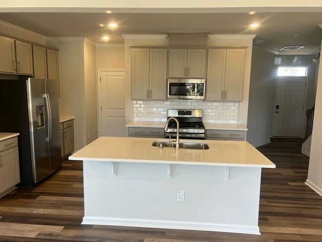 Building Photo - **3 Bed, 2.5 Bath Home for Rent @ Triple Crown in Durham**