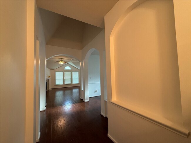 Building Photo - 15615 Lost Maples Dr