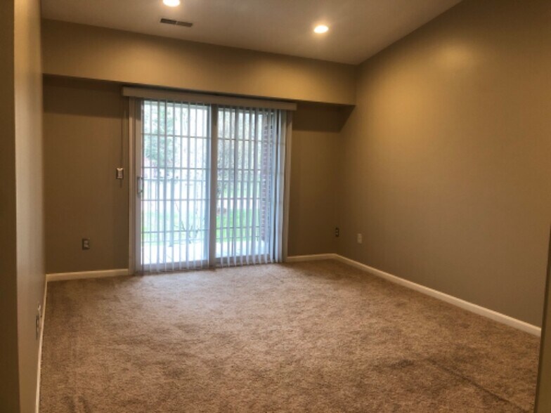 Building Photo - 26905 Carrington Pl