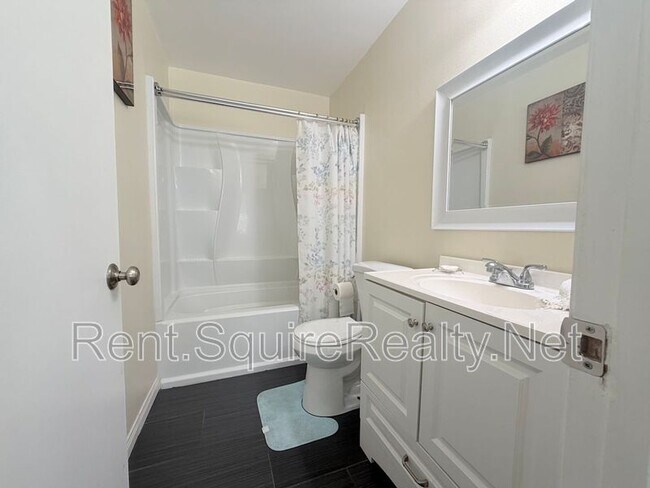 Building Photo - 1149 N Barston Ave