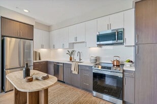 Building Photo - Evoc Hillcrest