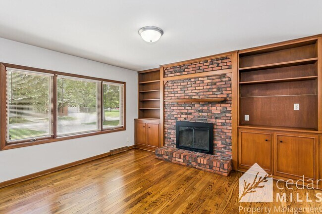 Building Photo - 125 S Oakwood St