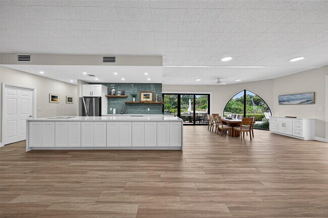 Building Photo - 1629 Riverview Rd