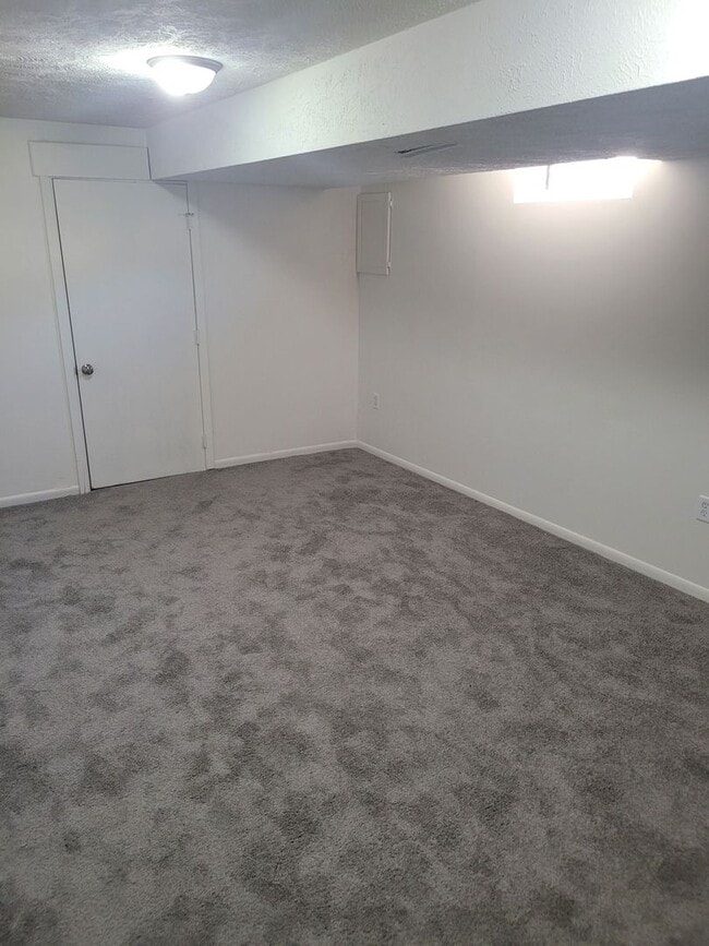 Building Photo - Spacious 3 Bedroom! Coming Soon!