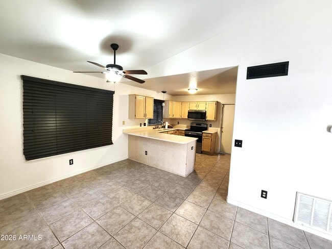 Building Photo - 7545 W Kerry Ln