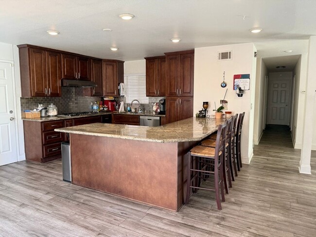 Building Photo - 726 Shawnee Ln