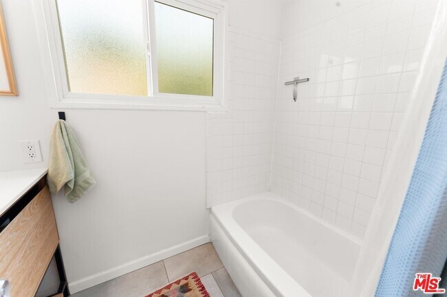 Building Photo - 1338 Montecito Cir