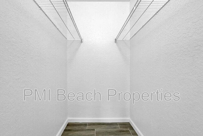 Building Photo - 13729 Yarmouth Dr