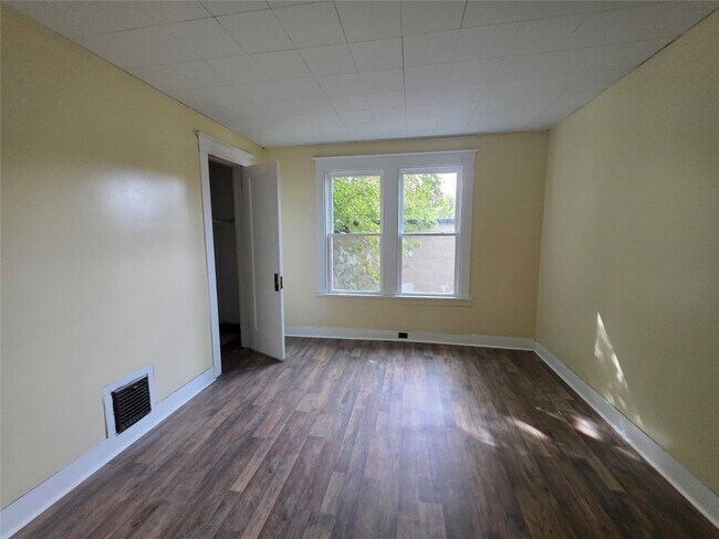 Building Photo - 155 Willow St