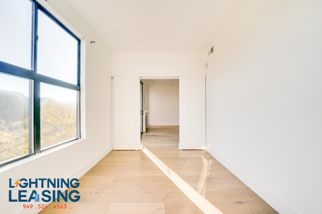 Building Photo - 8811-8815 Burton Way