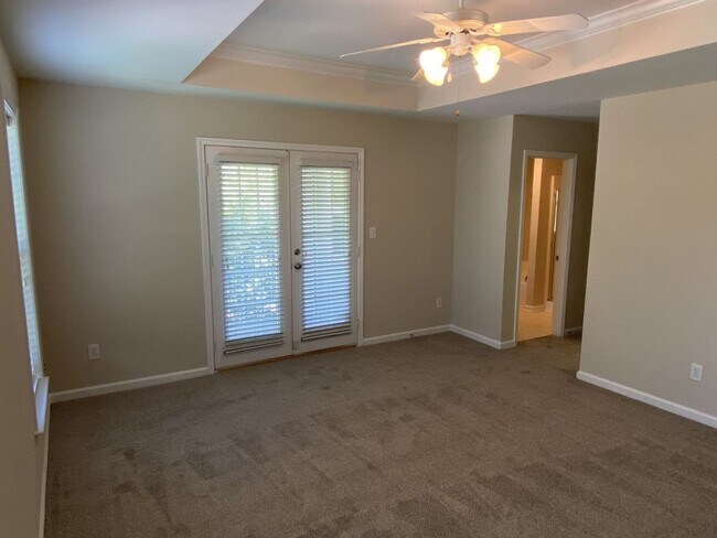 Building Photo - 2 story, 3 Bedroom Corner Lot Home in Corn...
