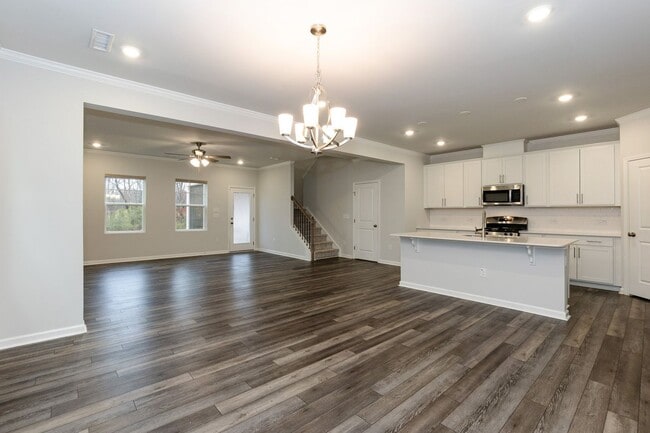 Building Photo - Move In Ready Three Bedroom Home!