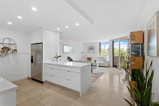 Building Photo - 161 Crandon Blvd