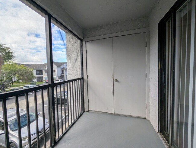 Building Photo - Bright & Well-Located 1BR/1BA Condo – Kendall Area