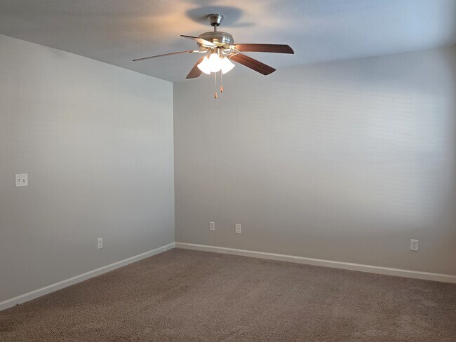 Building Photo - 1810 Butternut Dr