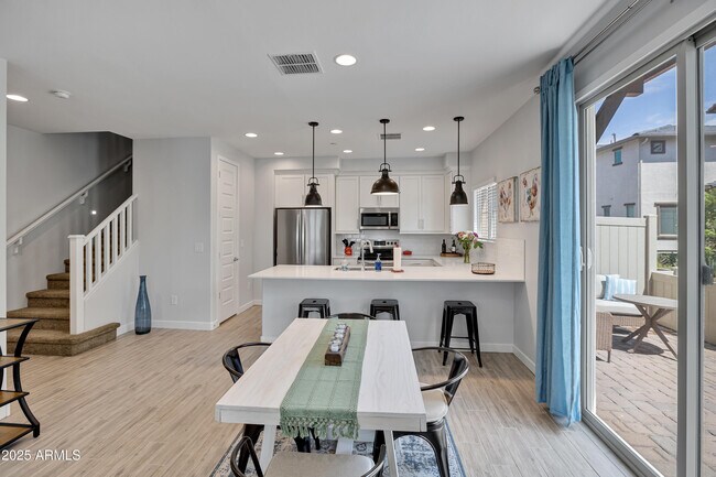 Building Photo - 4100 S Pinelake Way