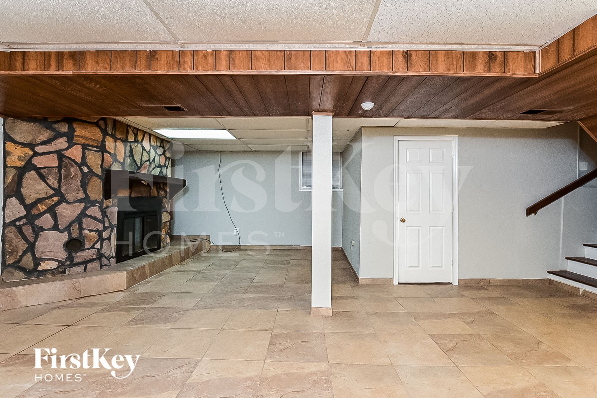 Building Photo - 3327 Creekwood Dr