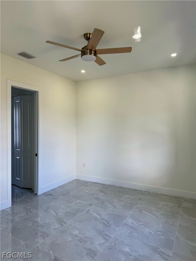 Building Photo - 735 Worth Ave S